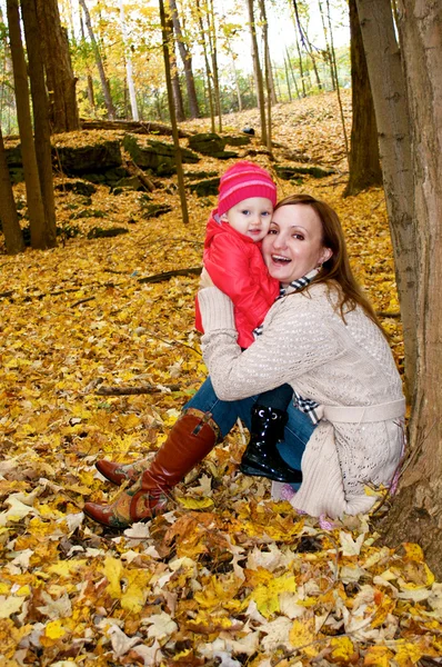 A mother and a daughter in fall — Stock Photo, Image