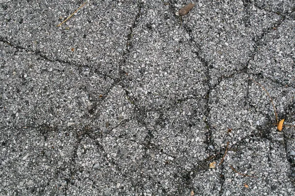 Vecchio asfalto danneggiato Foto Stock