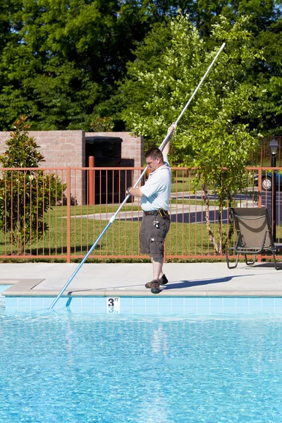 Technicien de service de piscine actif — Photo