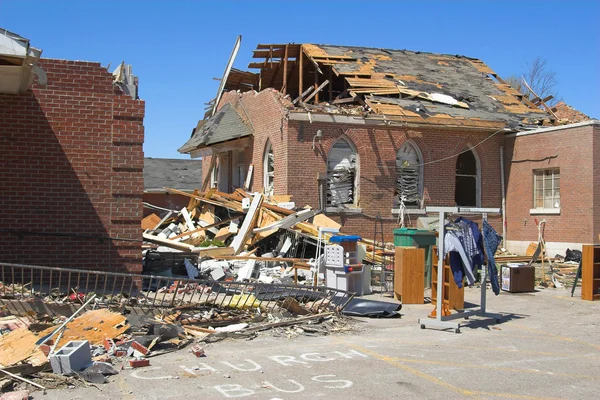 Tornado trifft Kirche — Stockfoto