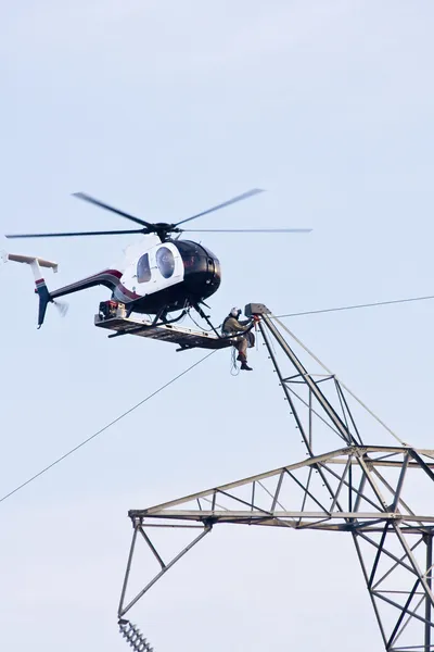 Hubschrauber-Hochseilbau — Stockfoto