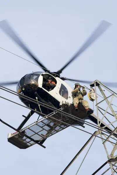 Vrtulník vysoké vedení stavby — Stock fotografie