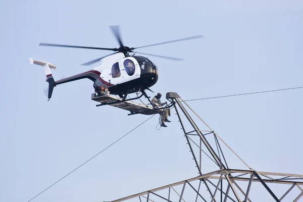 Helikopter höga linjer konstruktion — Stockfoto