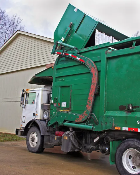 Dumpster pickup — Stock Photo, Image