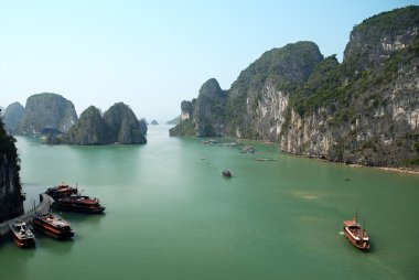 Vietnam 'da Halong Körfezi