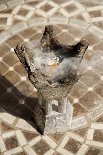 Brûleur d'encens traditionnel à Dubai — Photo