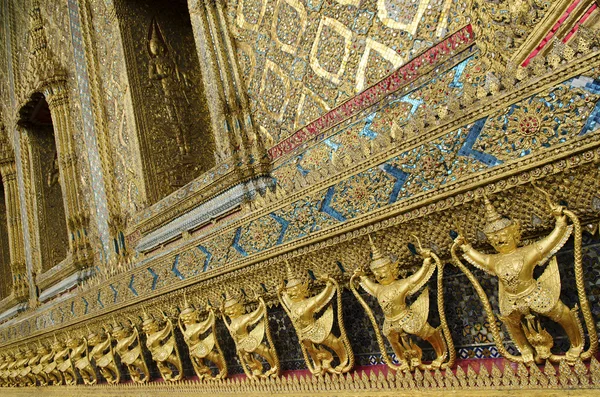 宏伟的宫殿寺详细介绍泰国曼谷 — 图库照片
