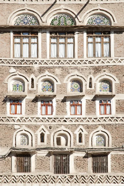 Fenêtres traditionnelles yéménites à Sanaa Yémen — Photo