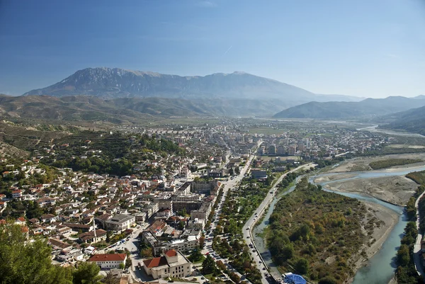 Pohled na centrum města Berat v Albanii — Stock fotografie
