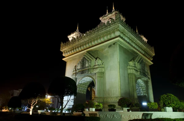 Patuxai arch éjjel, Vientiane, Laosz — Stock Fotó