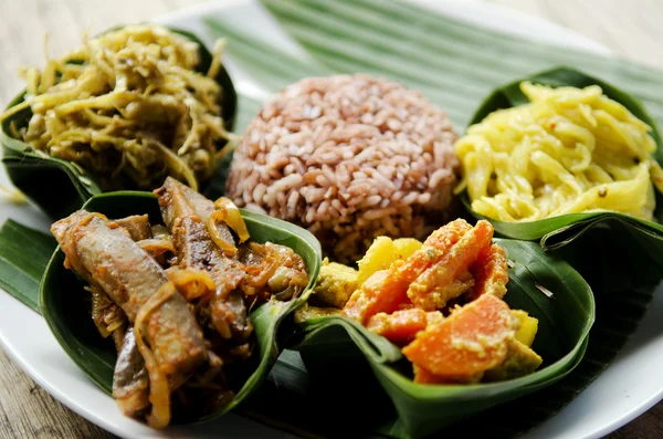 Vegetarisk curry med ris i bali Indonesien — Stockfoto