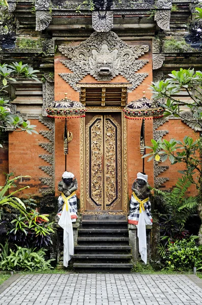 寺门在印度尼西亚巴厘岛 — 图库照片