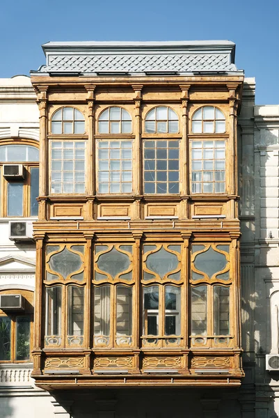 Detalhes tradicionais da arquitetura da janela da varanda baku azerbaijan — Fotografia de Stock