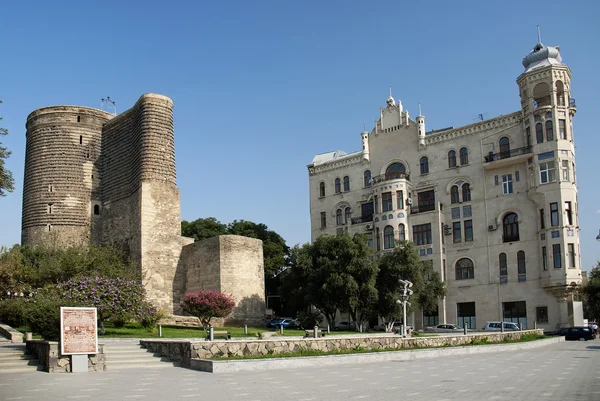 Central baku azerbaijan con doncellas torre hito —  Fotos de Stock