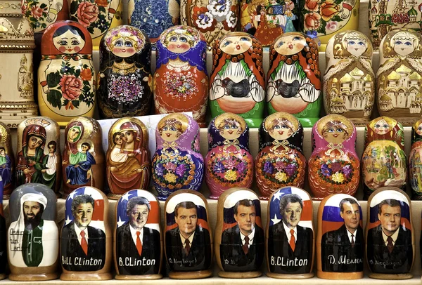 Bambole matrioshka politica russa nel mercato baku azerbaijan — Foto Stock