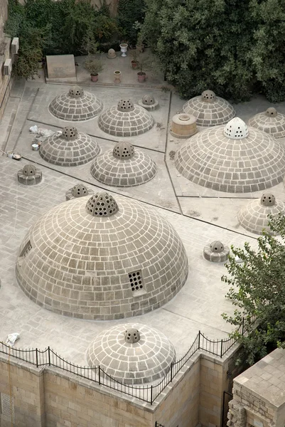 Cúpulas de telhado tradicionais em baku azerbaijan — Fotografia de Stock