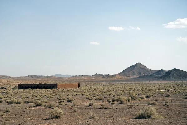 Caravanserai ruins in iran desert — Stock Photo, Image