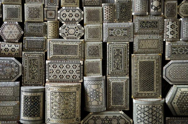 Inredda souvenir lådor i Kairo Egypten souk marknaden — Stockfoto