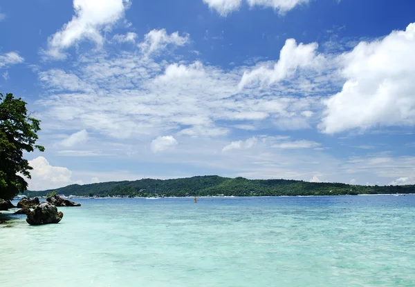 Praia da ilha tropical na Tailândia — Fotografia de Stock