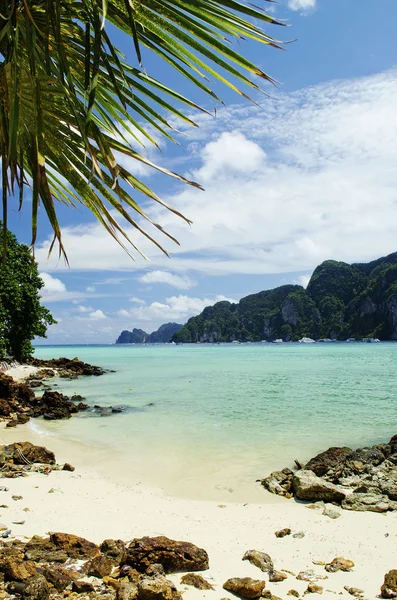 Tropical island beach in thailand — Stock Photo, Image