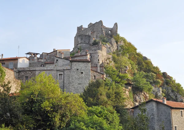 Castelvecchio di Rocca Barbena — Foto de Stock