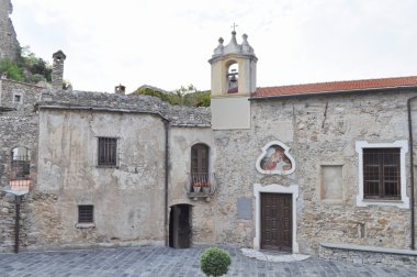 Castelvecchio'yu di rocca barbena