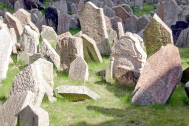 Kilise mezarlığına