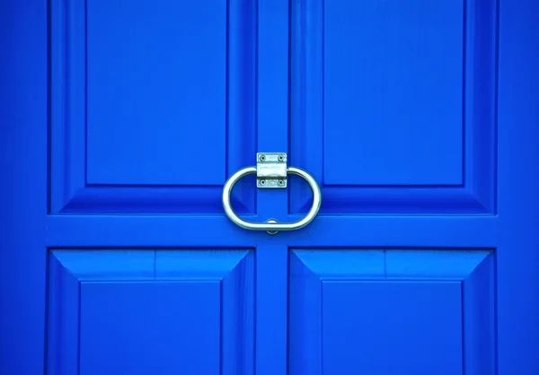 Maniglia porta blu — Foto Stock