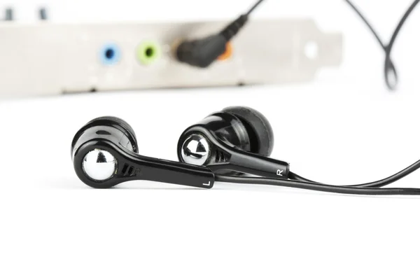 Schwarze Kopfhörer mit Audiokarte — Stockfoto