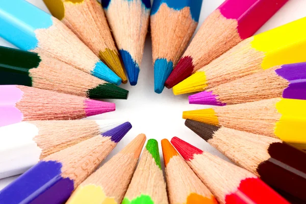 Många olika färgglada pennor — Stockfoto