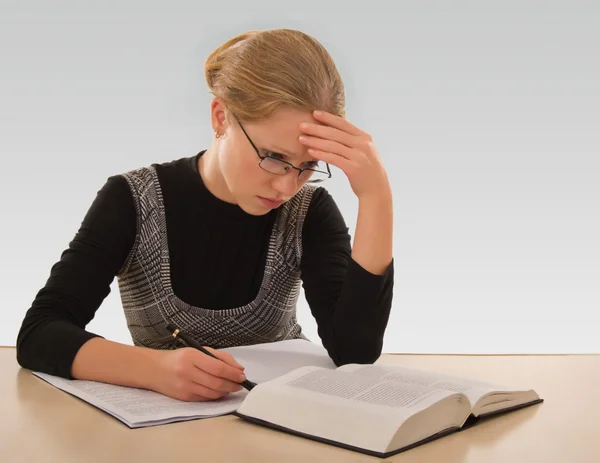 Young girl is preparing for the exam — Stock Photo, Image