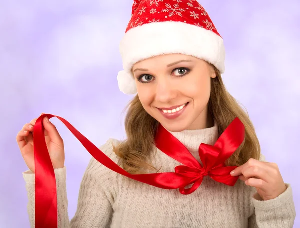 Kerstmis meisje met rode strik — Stockfoto