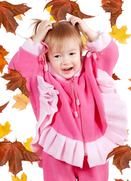 葉と小さな女の子 — ストック写真