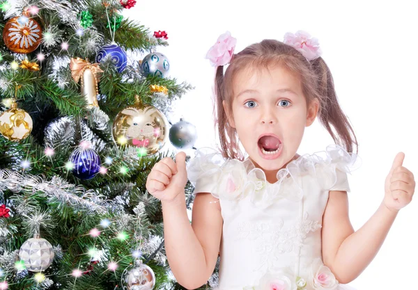 Hermosa chica con un árbol de Navidad —  Fotos de Stock