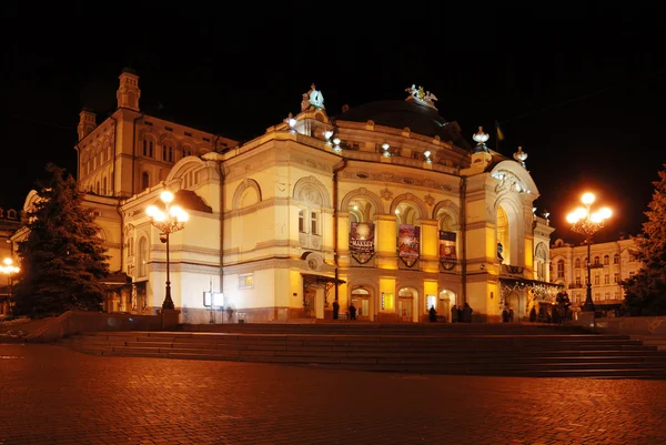 Noční pohled na Kyjevské opery divadla — Stock fotografie