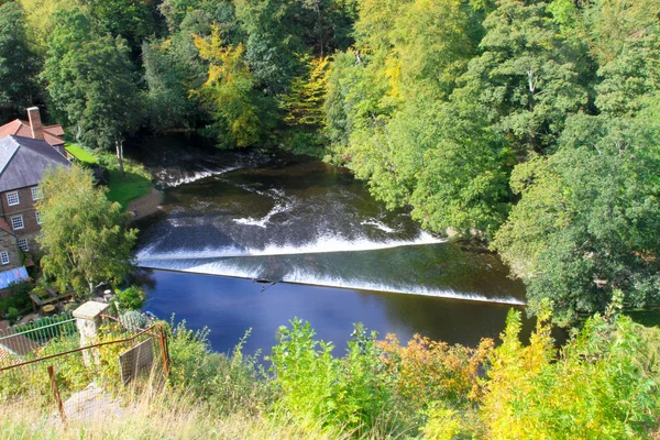 Weir z rzeki nidd w knaresbough — Zdjęcie stockowe