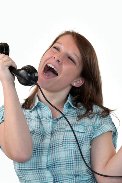 Kvinna sjunga ner telefonen — Stockfoto