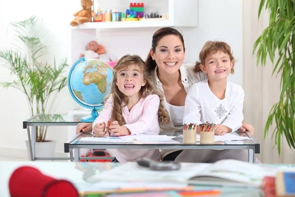 Portrait of a teacher with her pupils — Stock Photo, Image