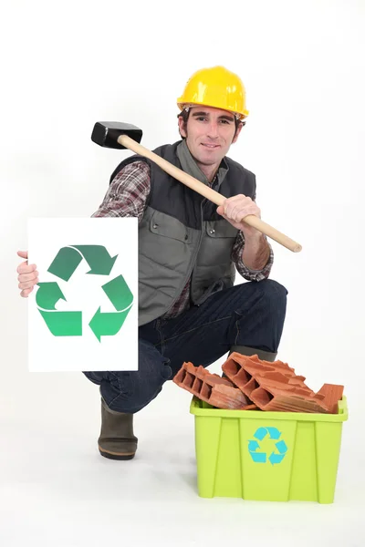 Portrait of bricklayer showing recycling logo — Stock Photo, Image