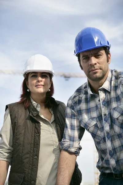 Male and female construction workers — Stock Photo, Image