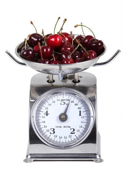 Scale measuring the weight of a bunch of cherries — Stock Photo, Image