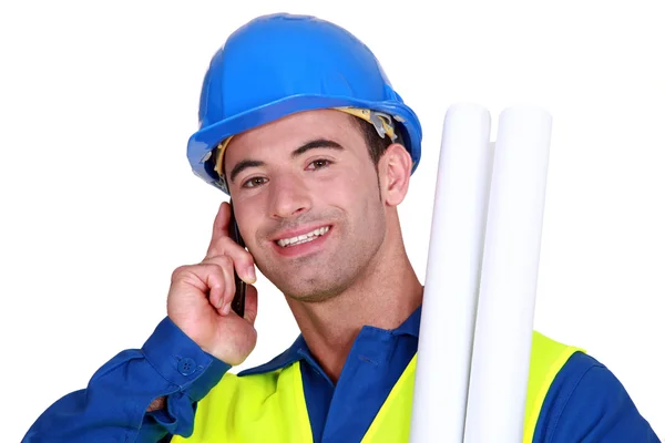 Trabajador de la construcción hablando por teléfono — Foto de Stock