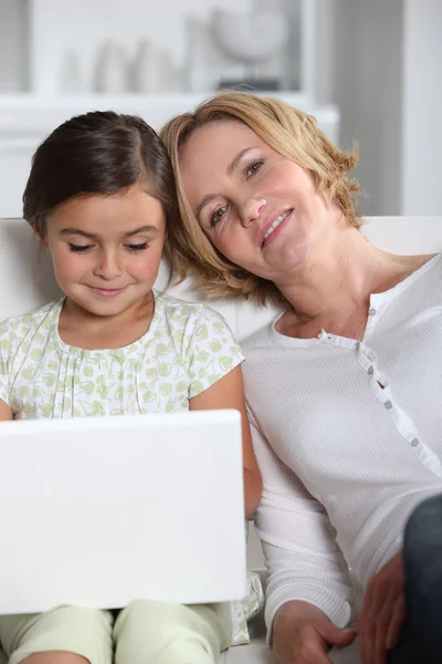 Mother and daughter browsing — Stock Photo, Image