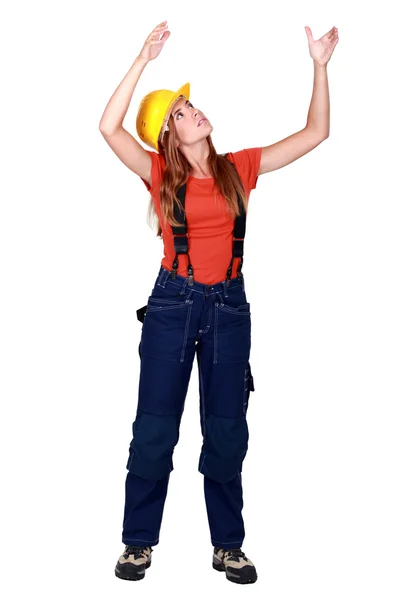 A female construction worker repositioning something. — Stock Photo, Image
