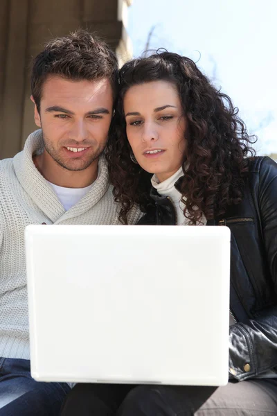 Çift onların laptop — Stok fotoğraf
