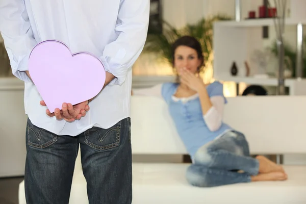 Man about to surprise woman — Stock Photo, Image