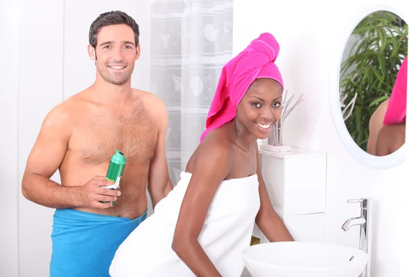 Paar in badkamer — Stockfoto