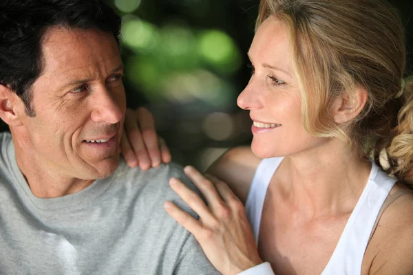 Mature fit couple exercising together in the countryside — Stock Photo, Image