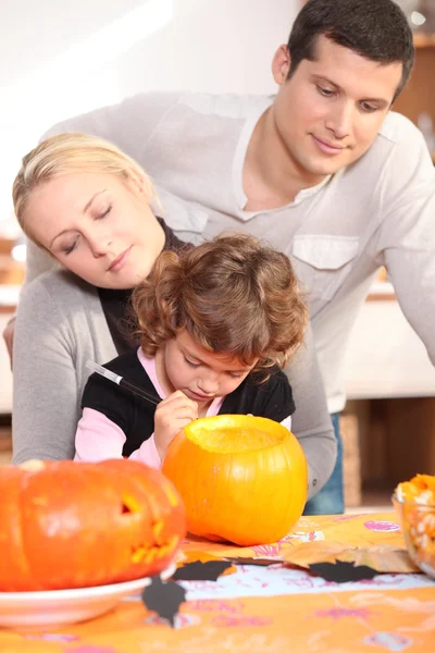 Family carving pumpkin — Stock Photo, Image