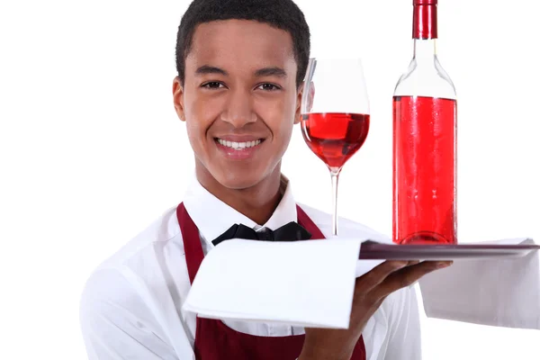 Sommelier che serve un vino rosato — Foto Stock